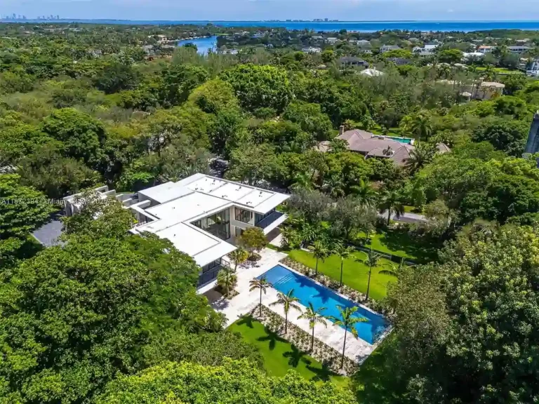 Stunning $31.5 Million Ultra-Luxury Waterfront Mansion in Coral Gables with Timeless Design