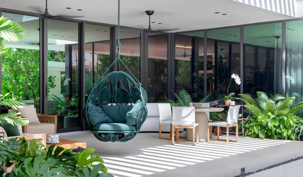 AMA Residence by SDH Studio Architecture + Design, A Modern Oasis of Privacy and Nature