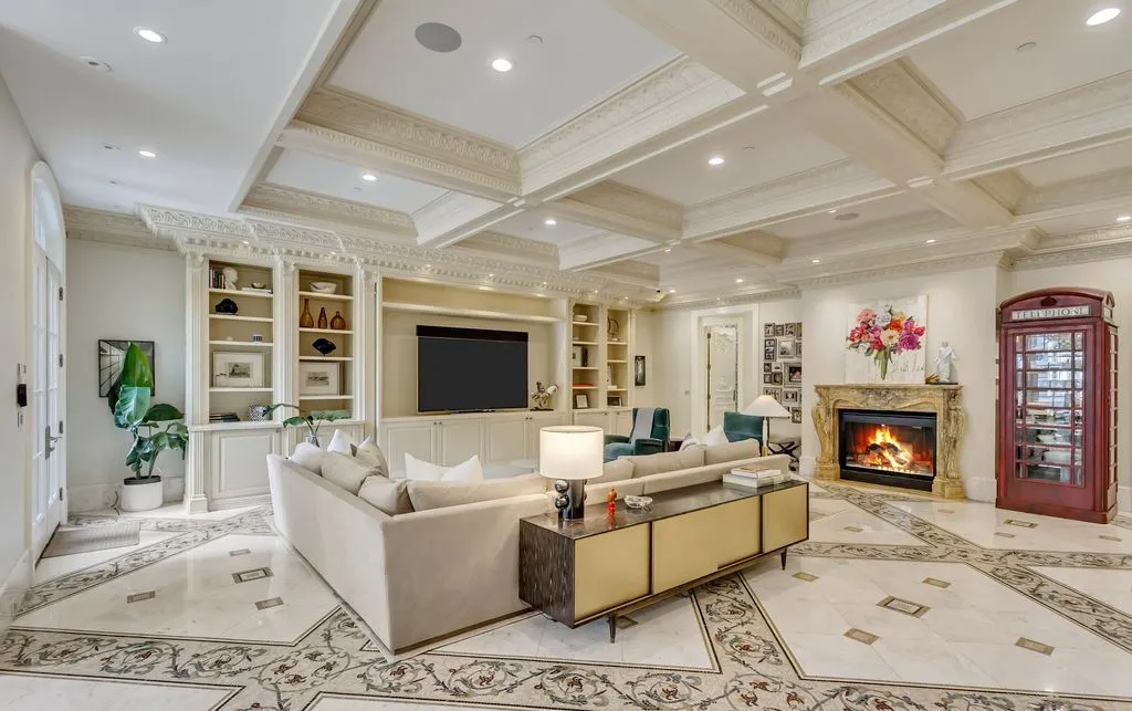 Exclusive 29.995M Estate at 13322 N Grove Dr Showcases Classic Elegance and Contemporary Design 10