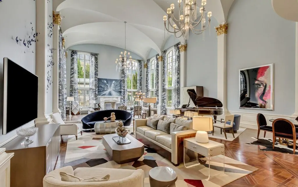 Exclusive 29.995M Estate at 13322 N Grove Dr Showcases Classic Elegance and Contemporary Design 12