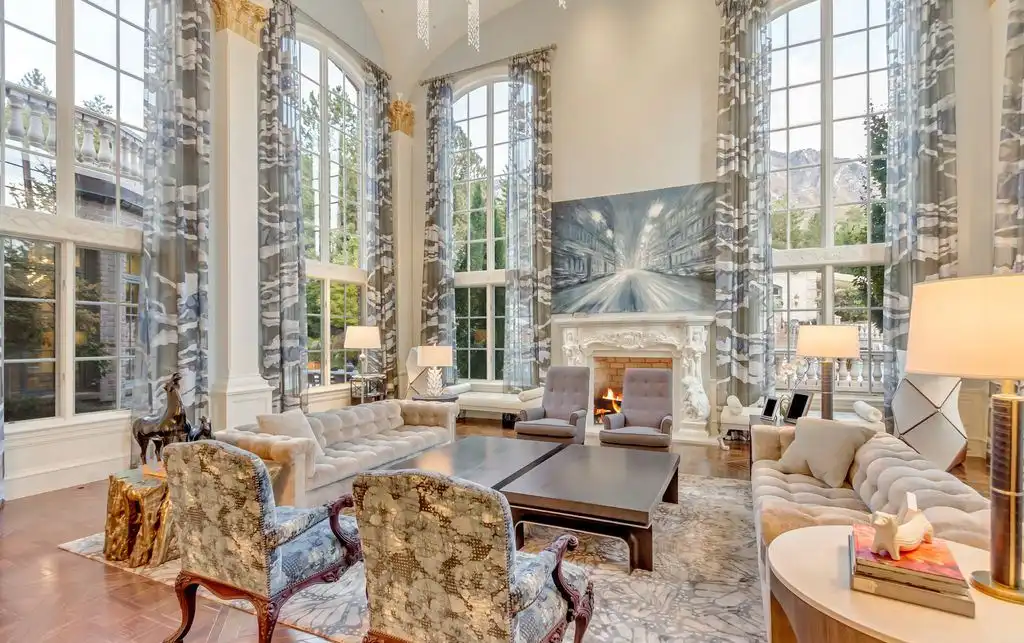 Exclusive 29.995M Estate at 13322 N Grove Dr Showcases Classic Elegance and Contemporary Design 13