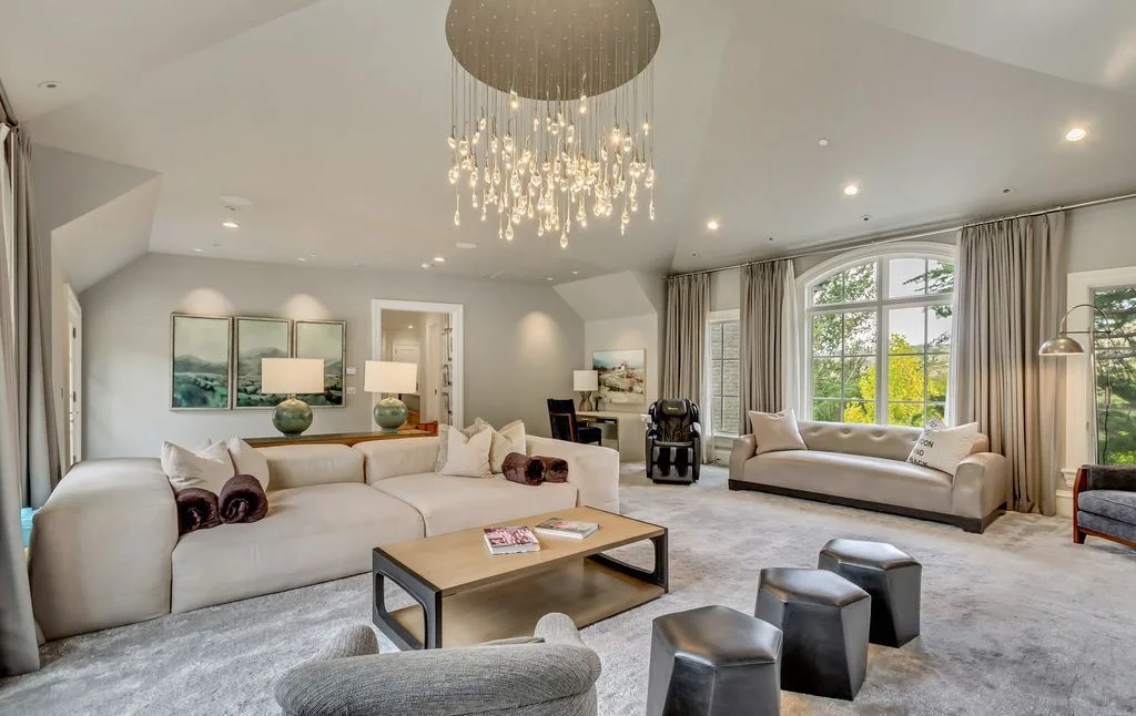 Exclusive 29.995M Estate at 13322 N Grove Dr Showcases Classic Elegance and Contemporary Design 22