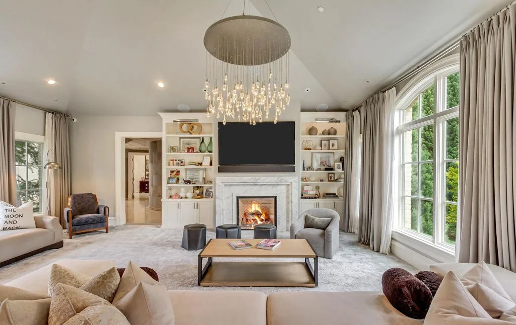 Exclusive 29.995M Estate at 13322 N Grove Dr Showcases Classic Elegance and Contemporary Design 23
