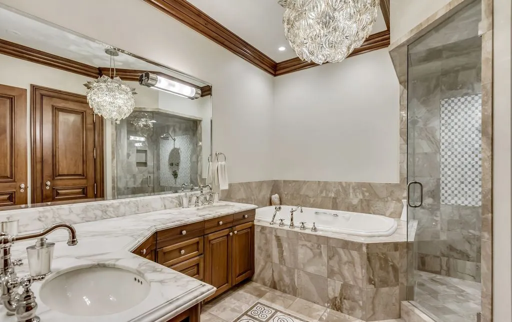 Exclusive 29.995M Estate at 13322 N Grove Dr Showcases Classic Elegance and Contemporary Design 24