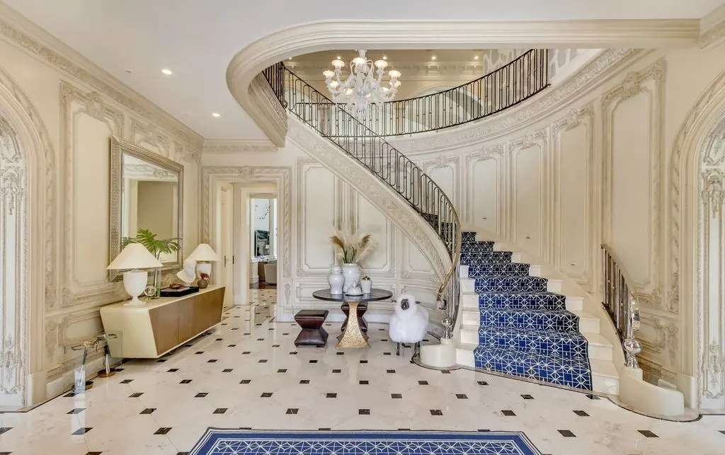 Exclusive 29.995M Estate at 13322 N Grove Dr Showcases Classic Elegance and Contemporary Design 3