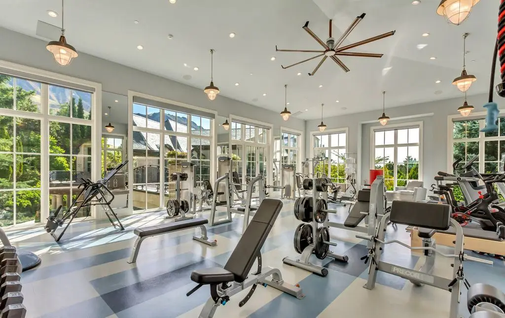 Exclusive 29.995M Estate at 13322 N Grove Dr Showcases Classic Elegance and Contemporary Design 31