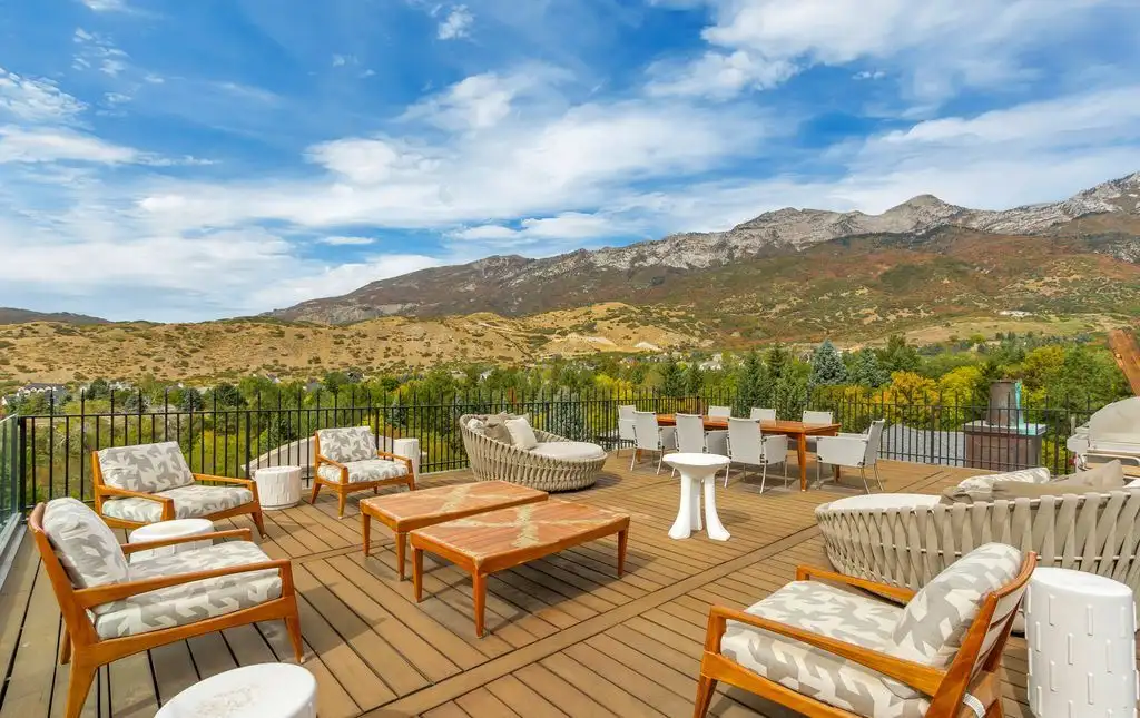 Exclusive 29.995M Estate at 13322 N Grove Dr Showcases Classic Elegance and Contemporary Design 34