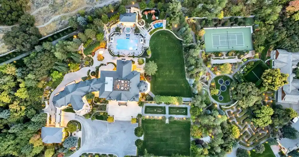 Exclusive 29.995M Estate at 13322 N Grove Dr Showcases Classic Elegance and Contemporary Design 38