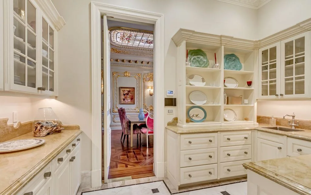 Exclusive 29.995M Estate at 13322 N Grove Dr Showcases Classic Elegance and Contemporary Design 5