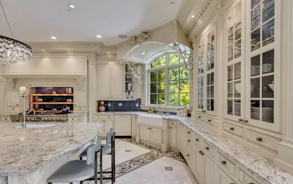 Exclusive 29.995M Estate at 13322 N Grove Dr Showcases Classic Elegance and Contemporary Design 7