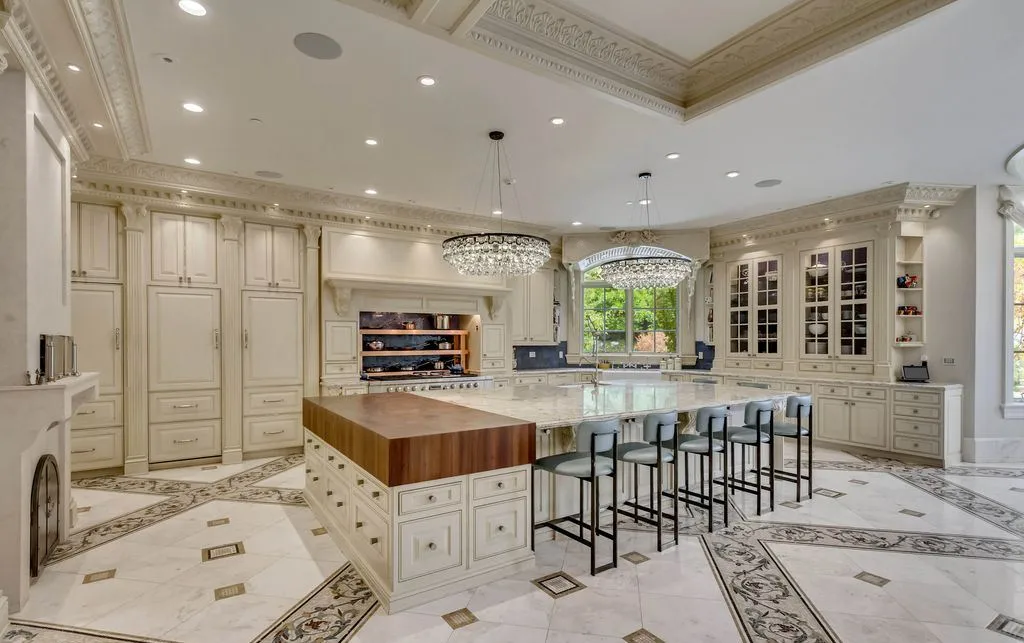 Exclusive 29.995M Estate at 13322 N Grove Dr Showcases Classic Elegance and Contemporary Design 8