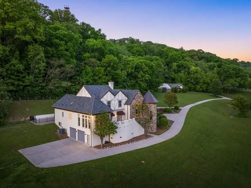 Exclusive 3.49M Tudor Estate at 1026 Holly Tree Gap Rd Blends Classic Elegance with Modern Luxury 19