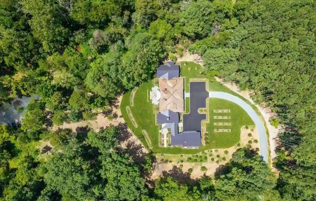 Exclusive 6.5M Residence at 2863 Palmer Dr Combines Southern Architecture with Contemporary Living 10