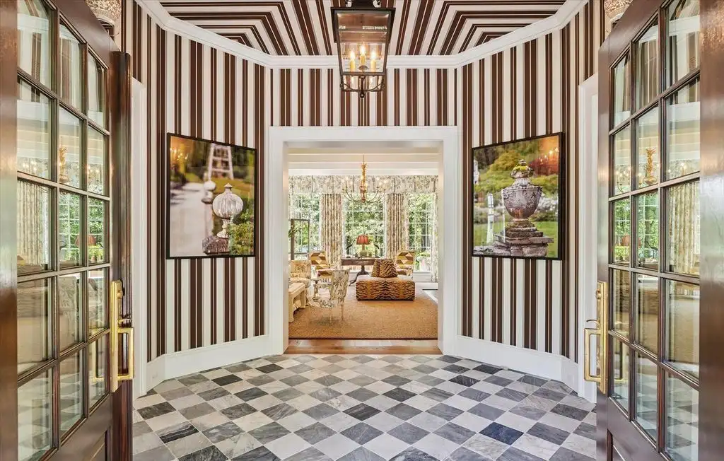 Exclusive 6.5M Residence at 2863 Palmer Dr Combines Southern Architecture with Contemporary Living 12