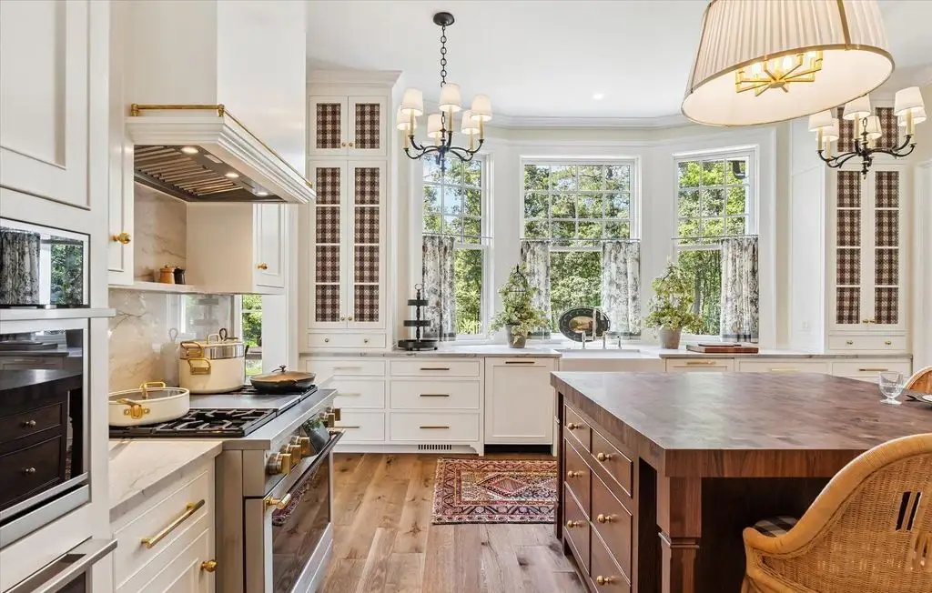 Exclusive 6.5M Residence at 2863 Palmer Dr Combines Southern Architecture with Contemporary Living 16