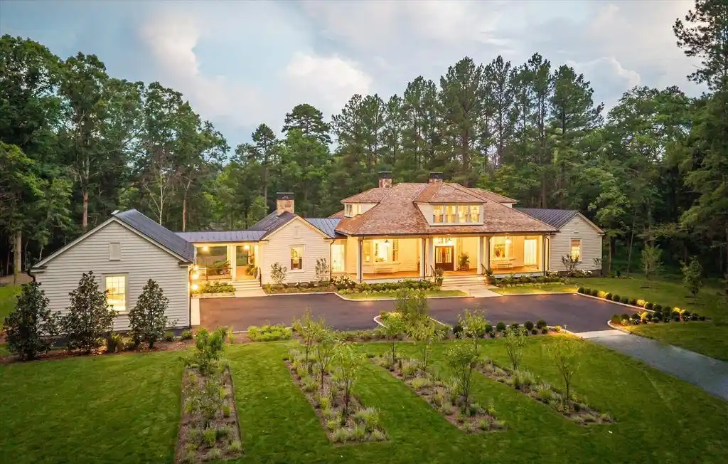 Exclusive 6.5M Residence at 2863 Palmer Dr Combines Southern Architecture with Contemporary Living 2