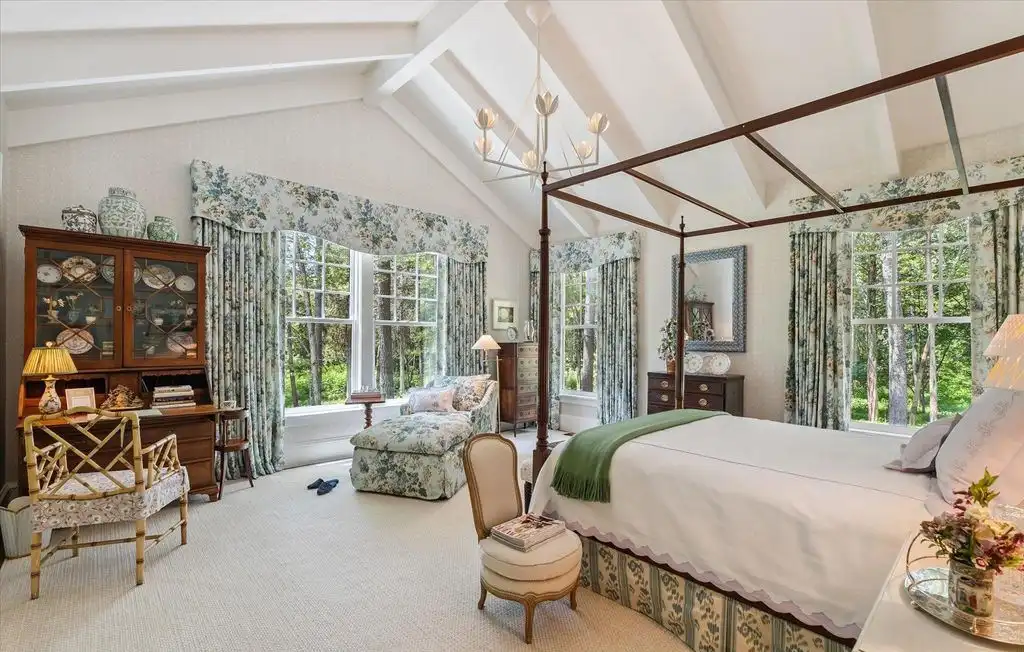 Exclusive 6.5M Residence at 2863 Palmer Dr Combines Southern Architecture with Contemporary Living 20