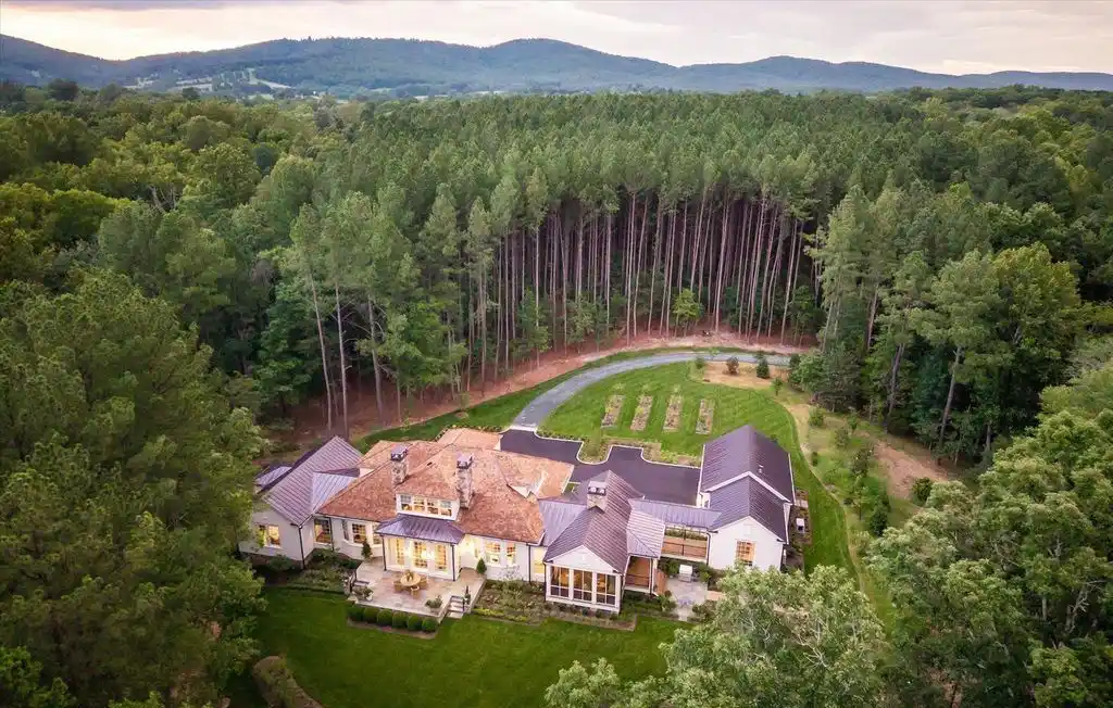 Exclusive 6.5M Residence at 2863 Palmer Dr Combines Southern Architecture with Contemporary Living 8