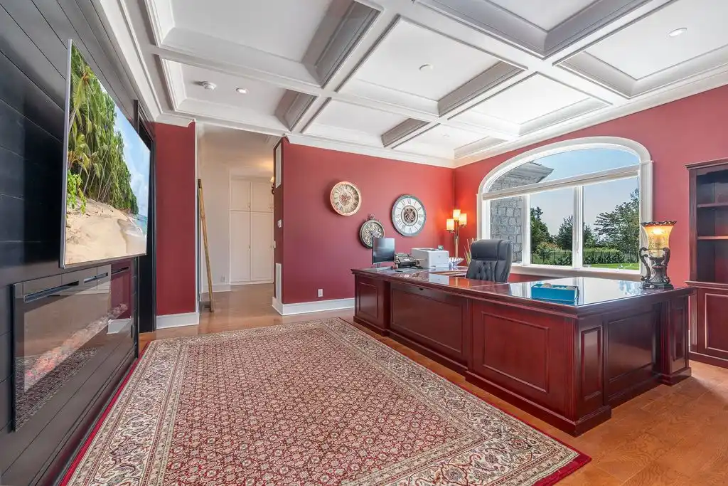 Exclusive 8.5M Waterfront Home at 3875 Hallock Ln Showcases Impeccable Upgrades on Long Island Sound 11