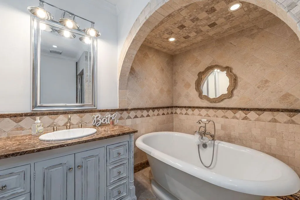 Exclusive 8.5M Waterfront Home at 3875 Hallock Ln Showcases Impeccable Upgrades on Long Island Sound 14