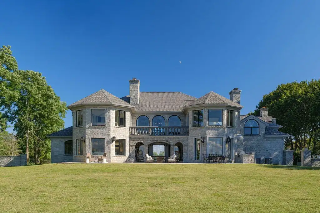 Exclusive 8.5M Waterfront Home at 3875 Hallock Ln Showcases Impeccable Upgrades on Long Island Sound 4