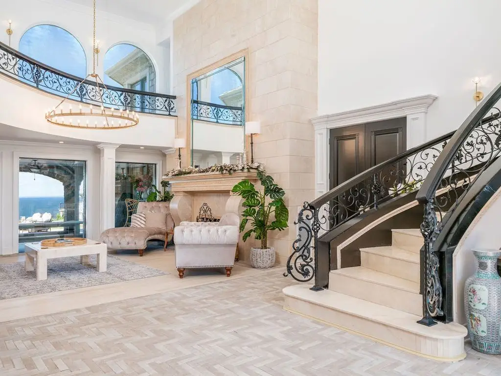 Exclusive 8.5M Waterfront Home at 3875 Hallock Ln Showcases Impeccable Upgrades on Long Island Sound 6