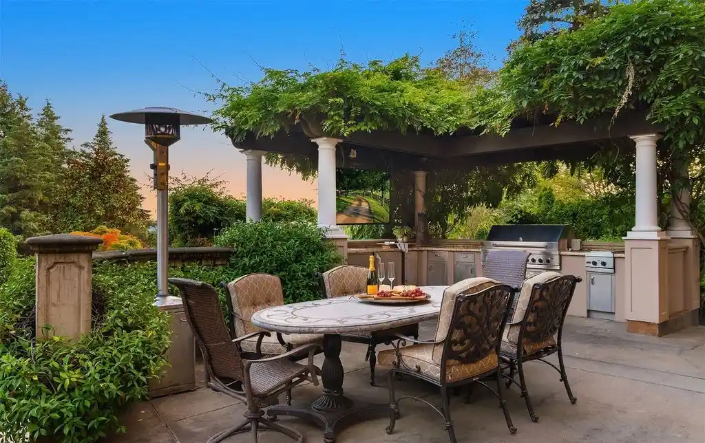 Experience World Class Luxury at 8638 NE 19th Place a 9.95M Italian Inspired Estate in Clyde Hill 14