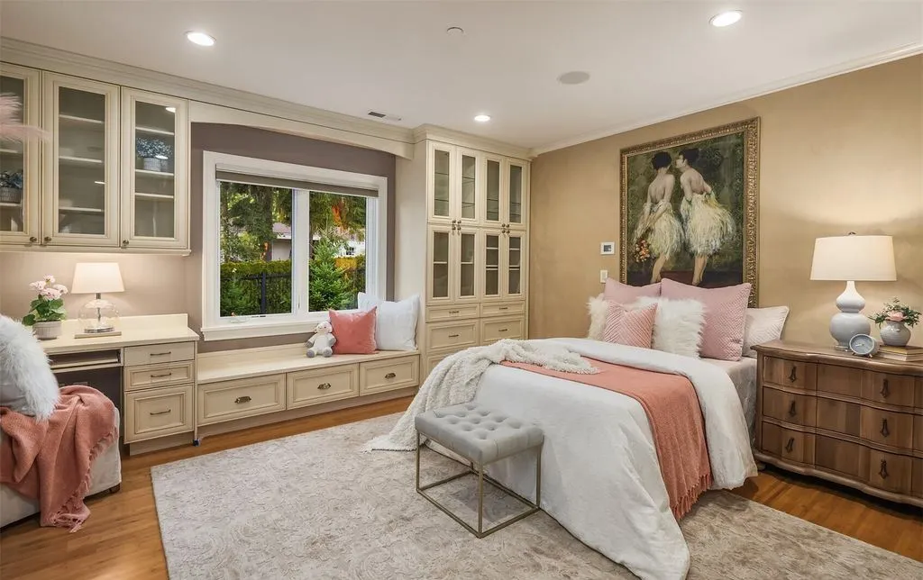 Experience World Class Luxury at 8638 NE 19th Place a 9.95M Italian Inspired Estate in Clyde Hill 17