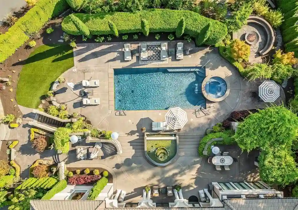Experience World Class Luxury at 8638 NE 19th Place a 9.95M Italian Inspired Estate in Clyde Hill 4
