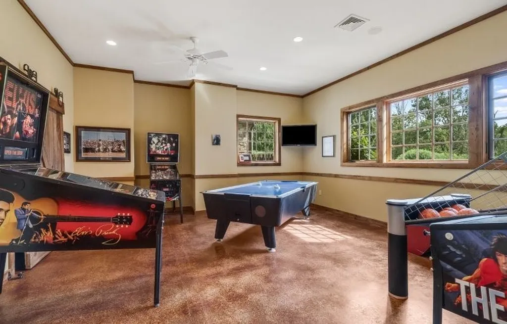 Extraordinary 7.25M Estate at 106 Mountain Top Rd Combines Historic Roots with Modern Comfort in New Jersey 19