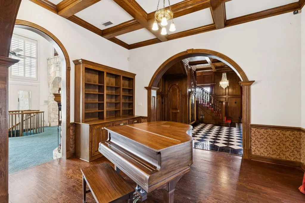 Luxury Texas Real Estate 9888 Boat Club Rd Estate on Eagle Mountain Lake Asks 4 13