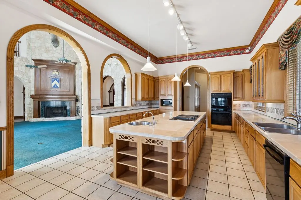 Luxury Texas Real Estate 9888 Boat Club Rd Estate on Eagle Mountain Lake Asks 4 17