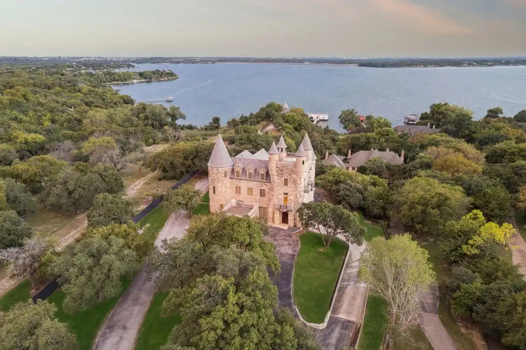 Luxury Texas Real Estate 9888 Boat Club Rd Estate on Eagle Mountain Lake Asks 4 2