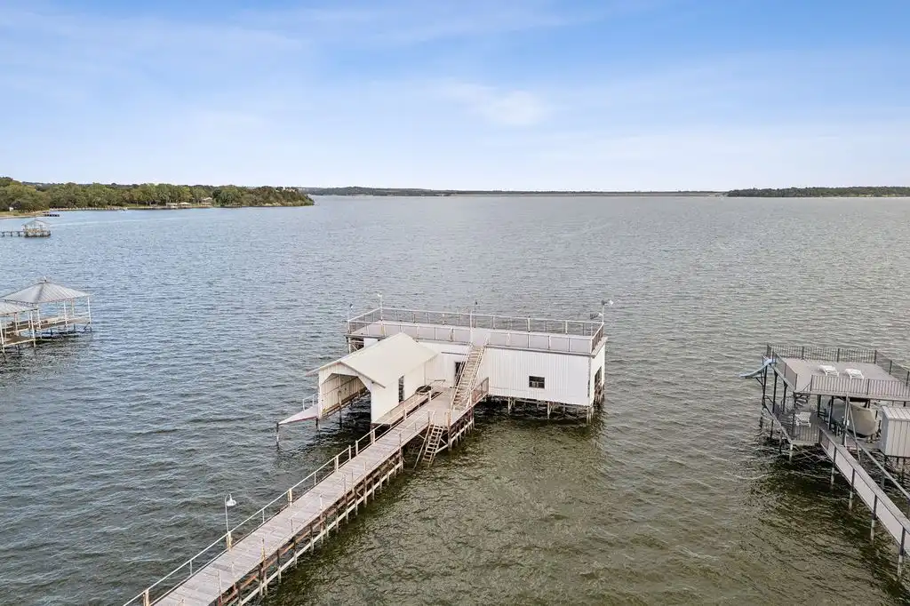 Luxury Texas Real Estate 9888 Boat Club Rd Estate on Eagle Mountain Lake Asks 4 8