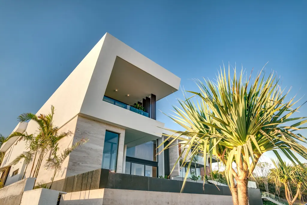 RL House by Sayala e Rafael Arquitetos Associados Overlapping Volumes and Social Connection 1