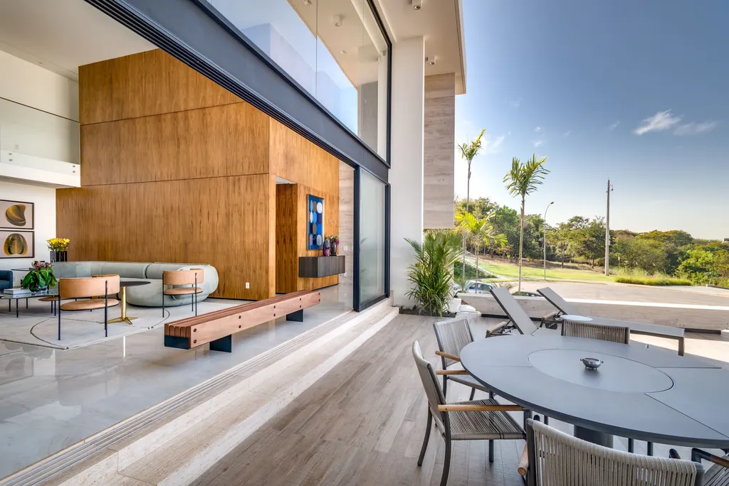 RL House by Sayala e Rafael Arquitetos Associados, Overlapping Volumes and Social Connection