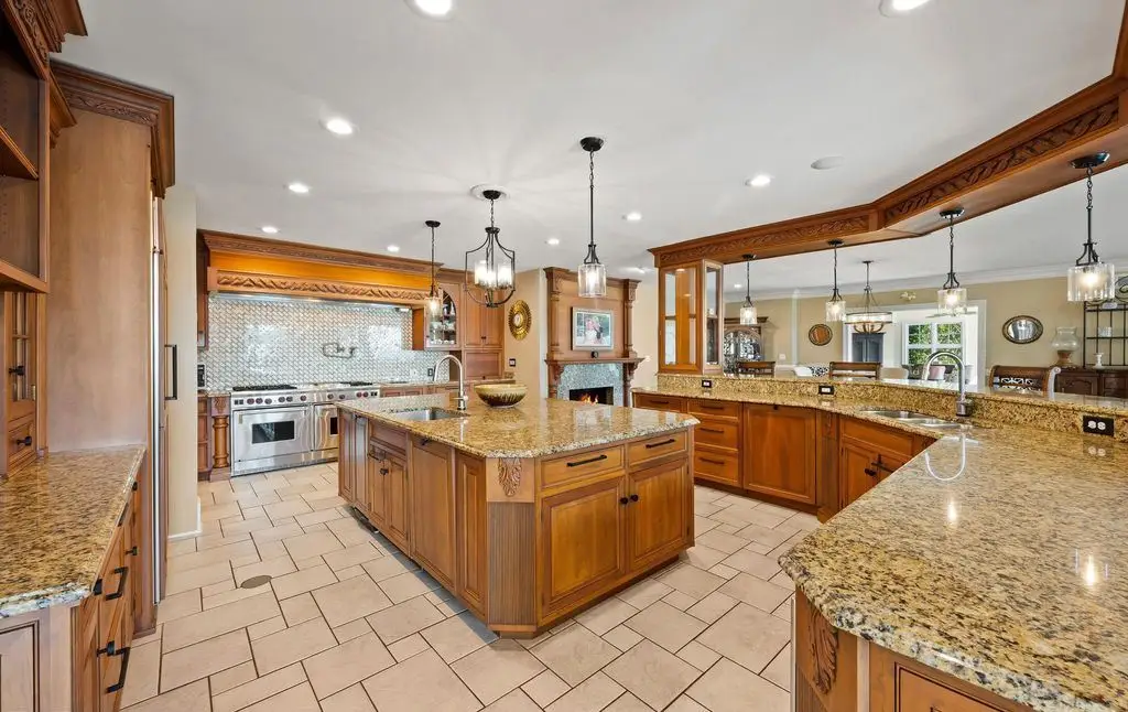 Spectacular Waterfront Living Awaits at 125 S Winchester Rd Maryland Asking 8 8