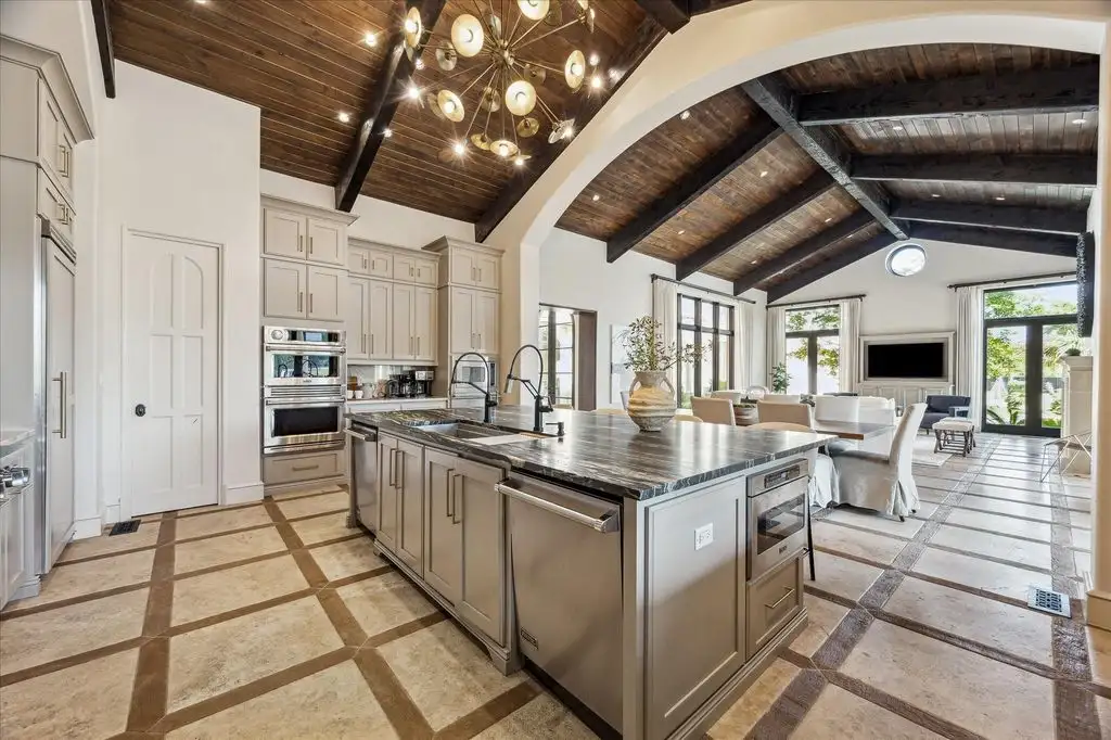 Stunning 9 Rue Estate in Texas Represents Iconic Country Living with Unparalleled Privacy for 20 Million 10