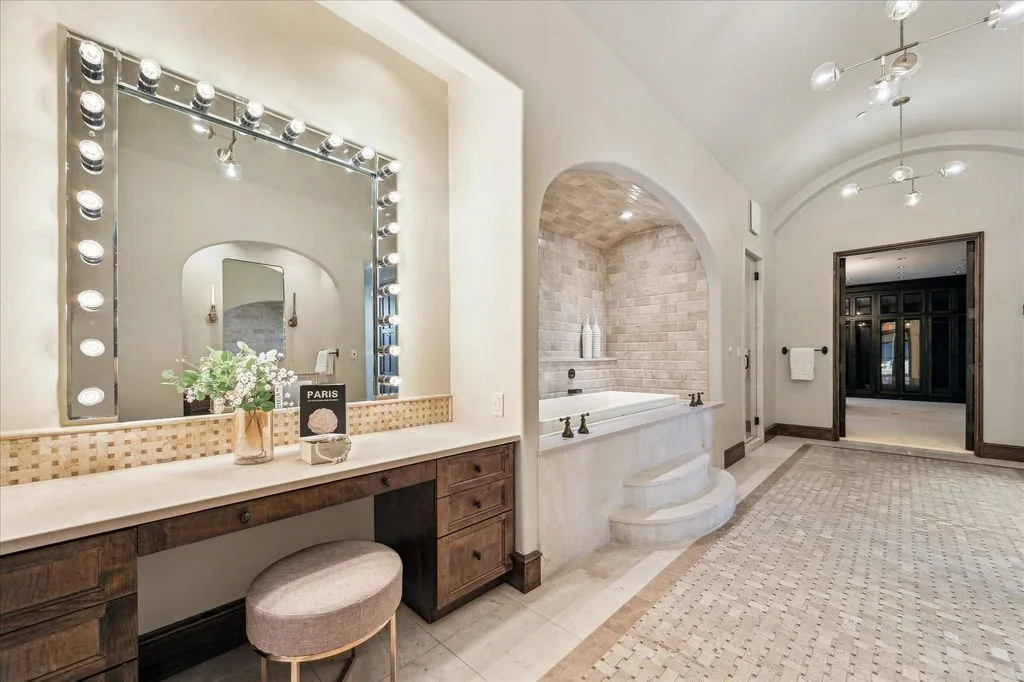 Stunning 9 Rue Estate in Texas Represents Iconic Country Living with Unparalleled Privacy for 20 Million 14
