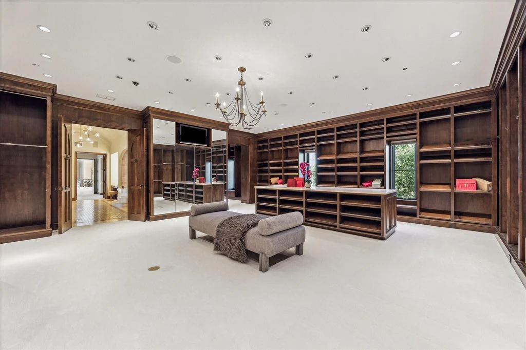 Stunning 9 Rue Estate in Texas Represents Iconic Country Living with Unparalleled Privacy for 20 Million 15