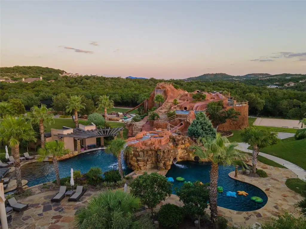 Stunning 9 Rue Estate in Texas Represents Iconic Country Living with Unparalleled Privacy for 20 Million 18 1