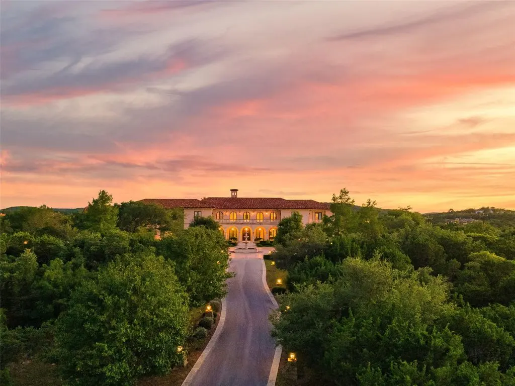 Stunning 9 Rue Estate in Texas Represents Iconic Country Living with Unparalleled Privacy for 20 Million 2
