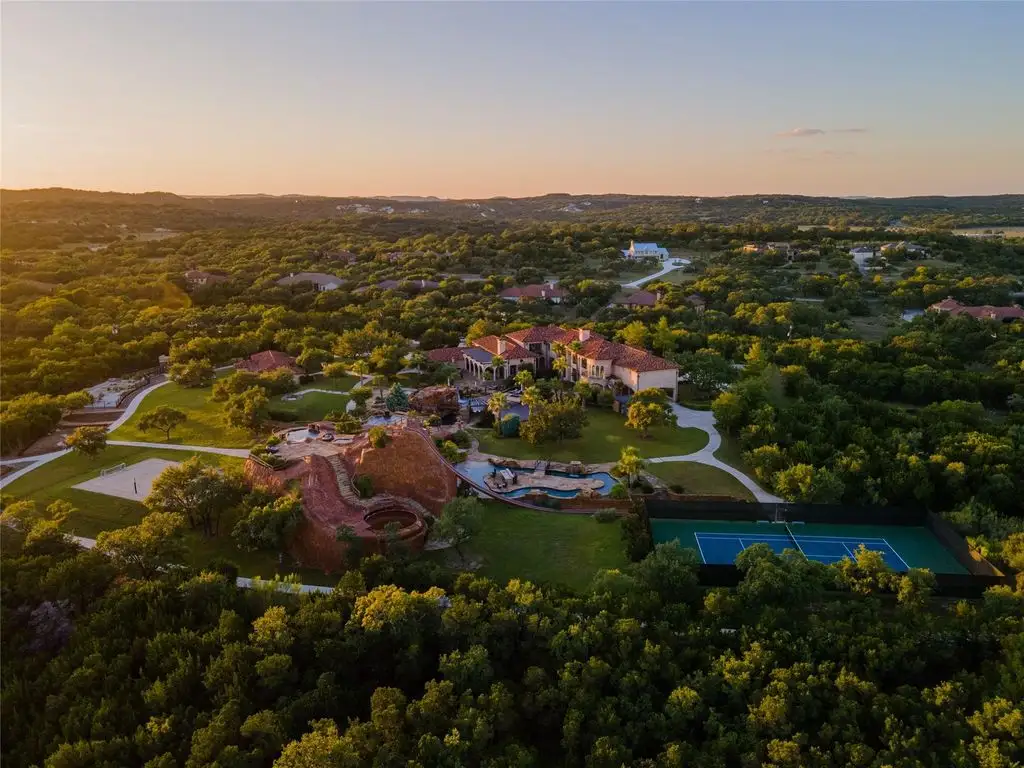 Stunning 9 Rue Estate in Texas Represents Iconic Country Living with Unparalleled Privacy for 20 Million 20