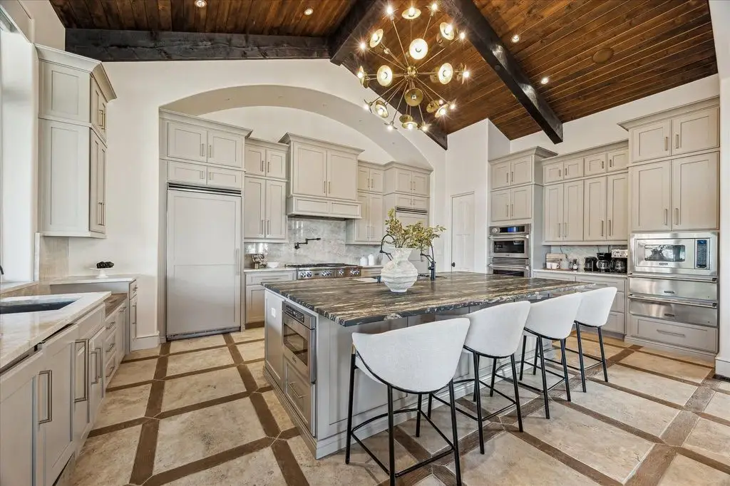 Stunning 9 Rue Estate in Texas Represents Iconic Country Living with Unparalleled Privacy for 20 Million 9