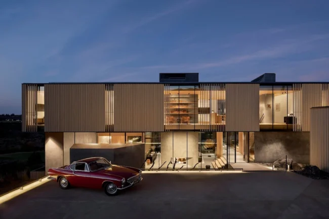 Tetherow Overlook House in Central Oregon by Hacker Architects: Where Art Meets Desert Landscape