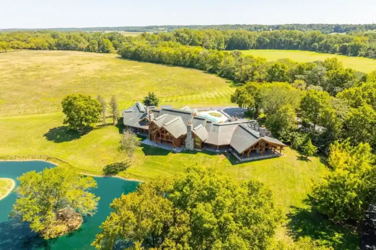 Iconic Saguaro Ranch Estate Showcasing 189 Acres of Riverfront Beauty in the Ohio Valley, Asking $6.9 Million