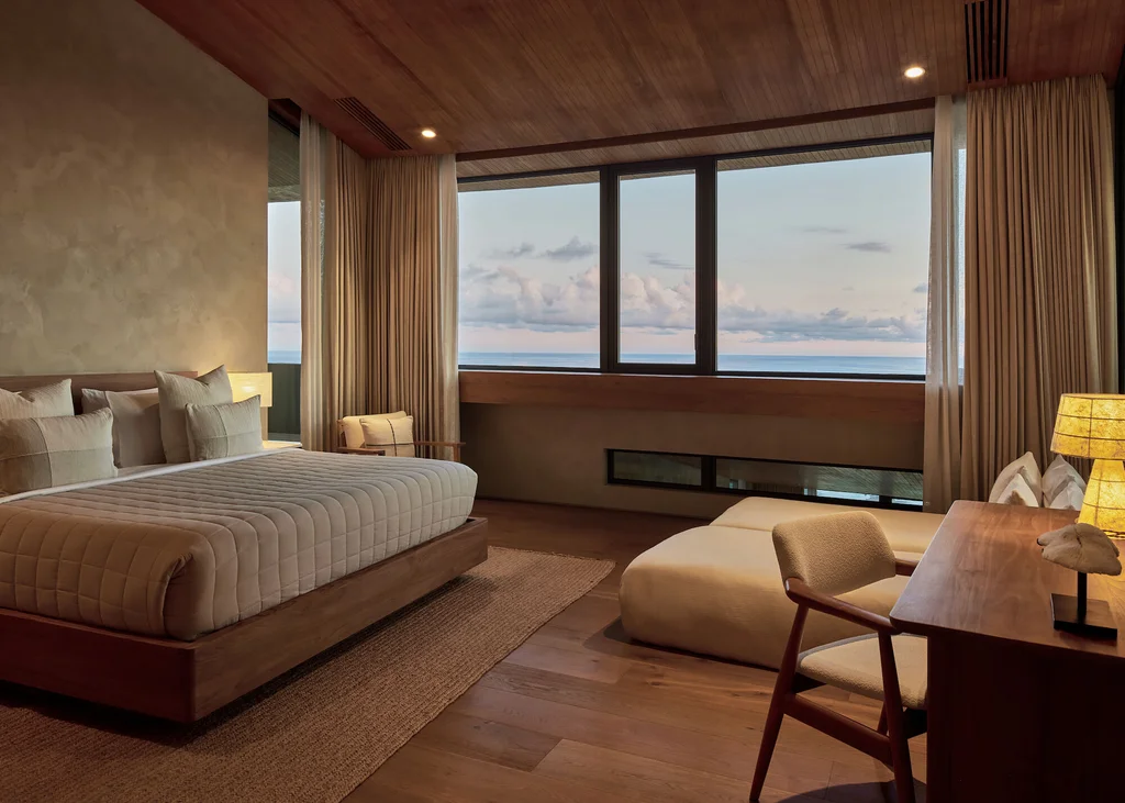 Villa Boe by Alexis Dornier: A Sculptural Hilltop Retreat in Tampah Hills