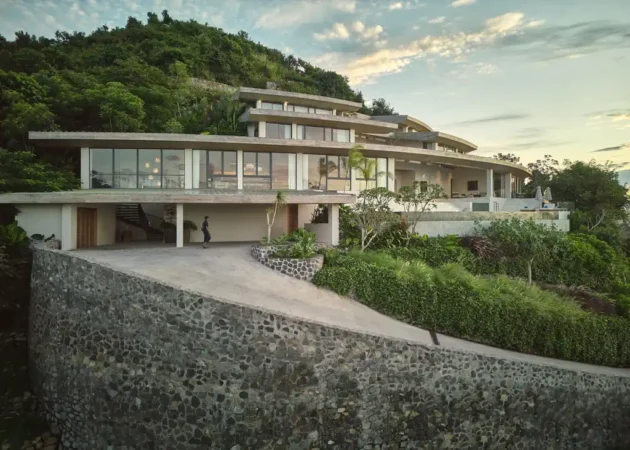 Villa Boe by Alexis Dornier: A Sculptural Hilltop Retreat in Tampah Hills