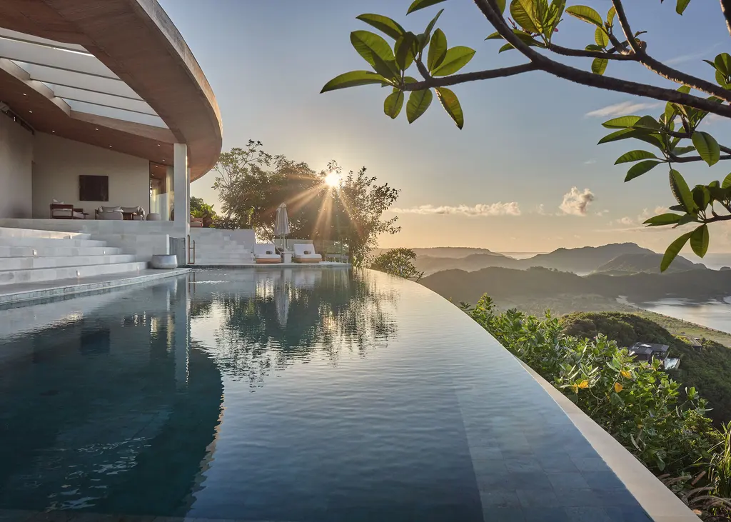 Villa Boe by Alexis Dornier: A Sculptural Hilltop Retreat in Tampah Hills