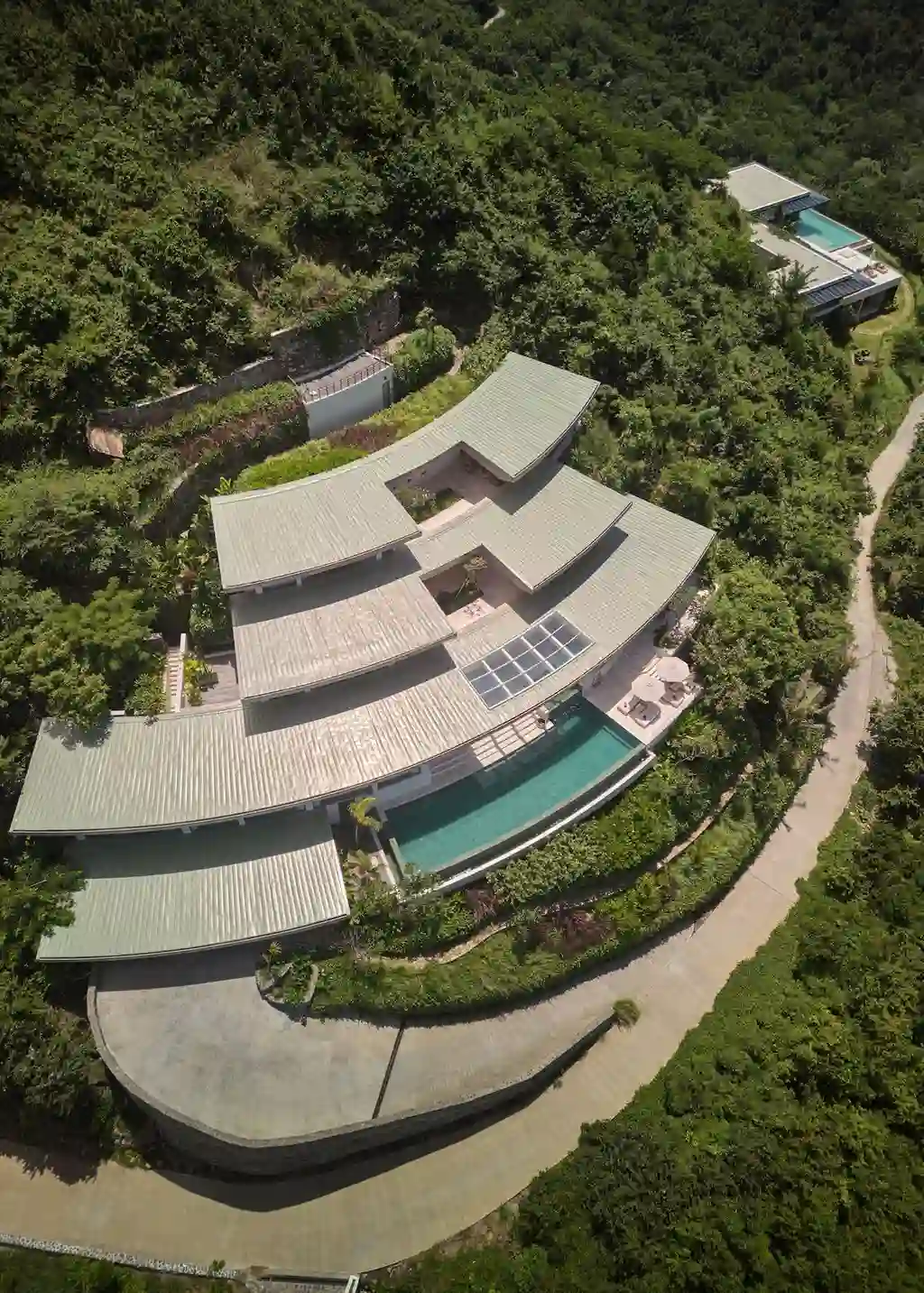 Villa Boe by Alexis Dornier: A Sculptural Hilltop Retreat in Tampah Hills